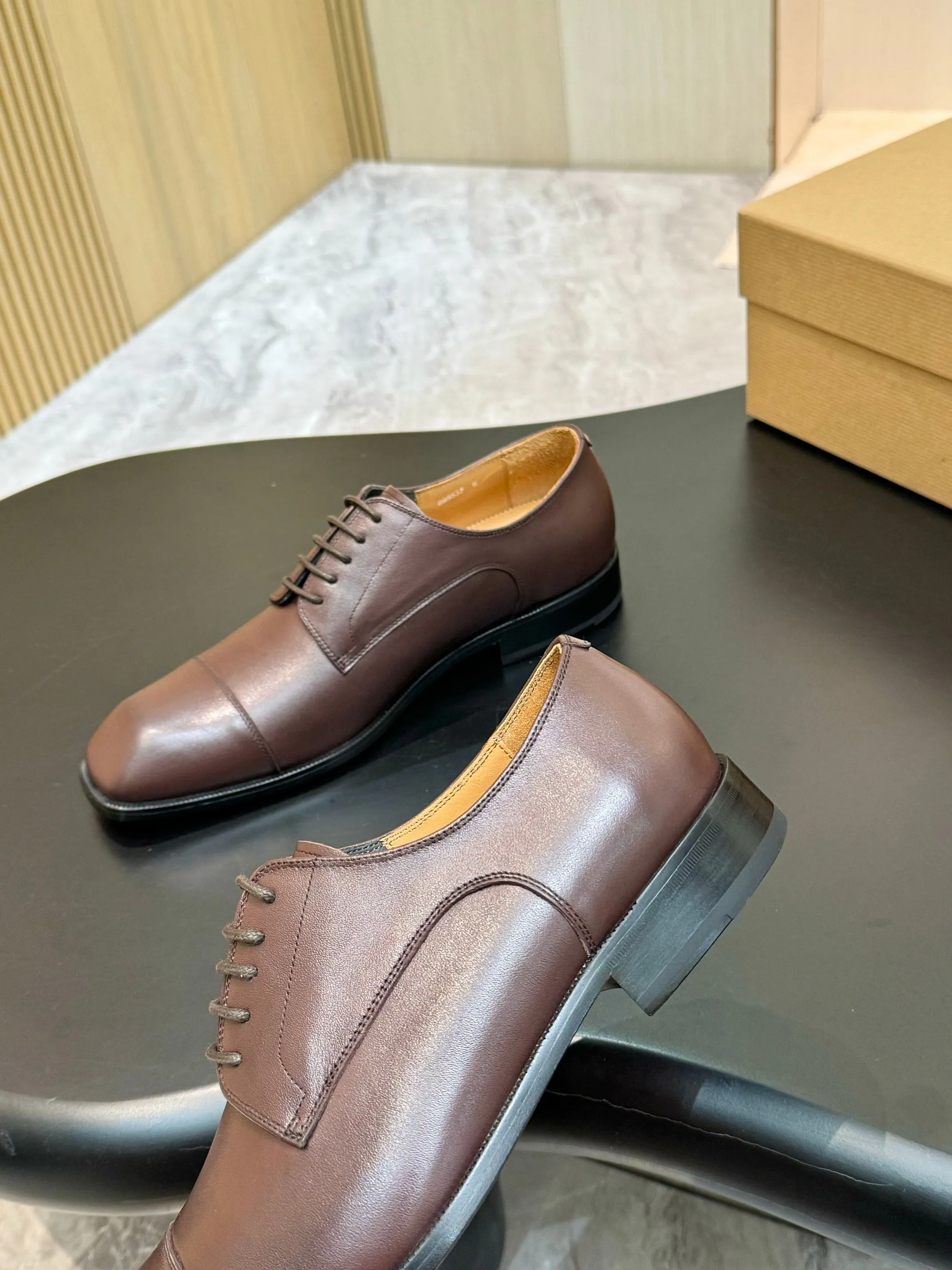 [CL red sole shoes] Top P: 1020💰 Size 39-44 (⚠️38.45.46.47 custom-made, non-returnable and non-exchangeable) 🆑High-end men's business formal leather shoes, original authentic top quality goods ••✅💯 Top original order purchasing agent! Original imported patterned cowhide ➕Imported cowhide lining ➕Cowhide feet ➕Original leather outsole~🉑️Feel free to compare the authentic ones!